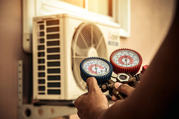 Professional Hvac technician working in San Carlos, TX